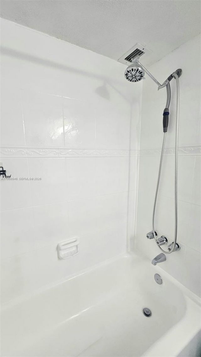 1000 Parkview Dr, Unit 605, Hallandale Beach, FL 33009 Photo