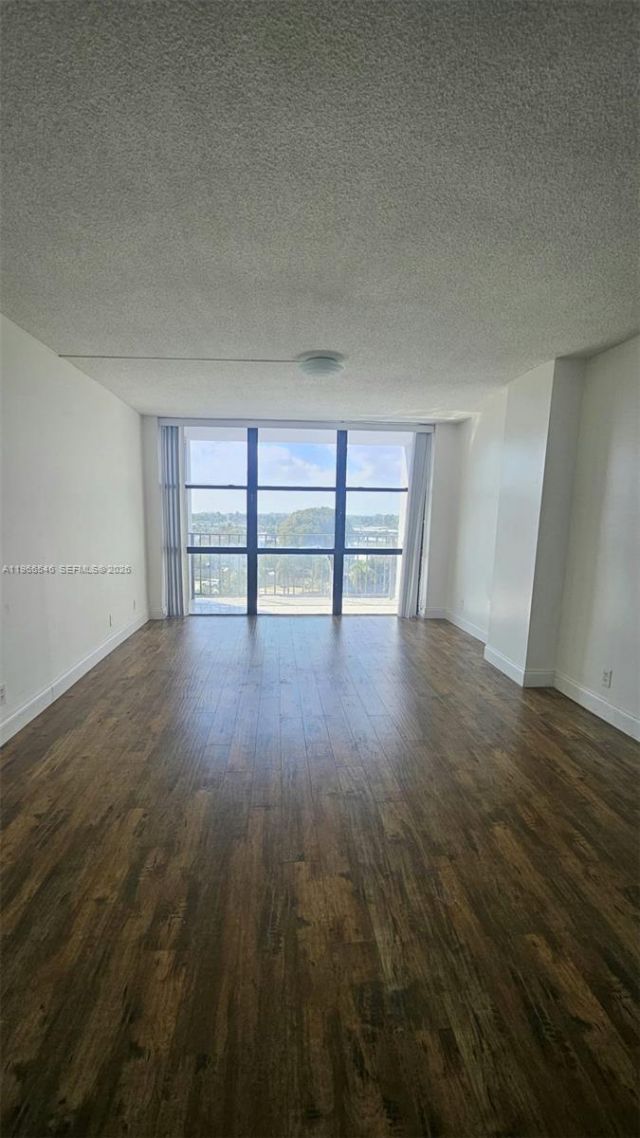 1000 Parkview Dr, Unit 605, Hallandale Beach, FL 33009 Photo