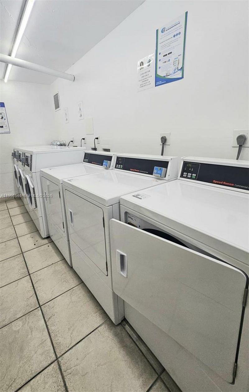 1000 Parkview Dr, Unit 605, Hallandale Beach, FL 33009 Photo