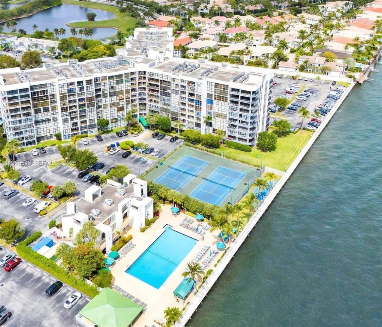 1000 Parkview Dr, Unit 605, Hallandale Beach, FL 33009 Photo