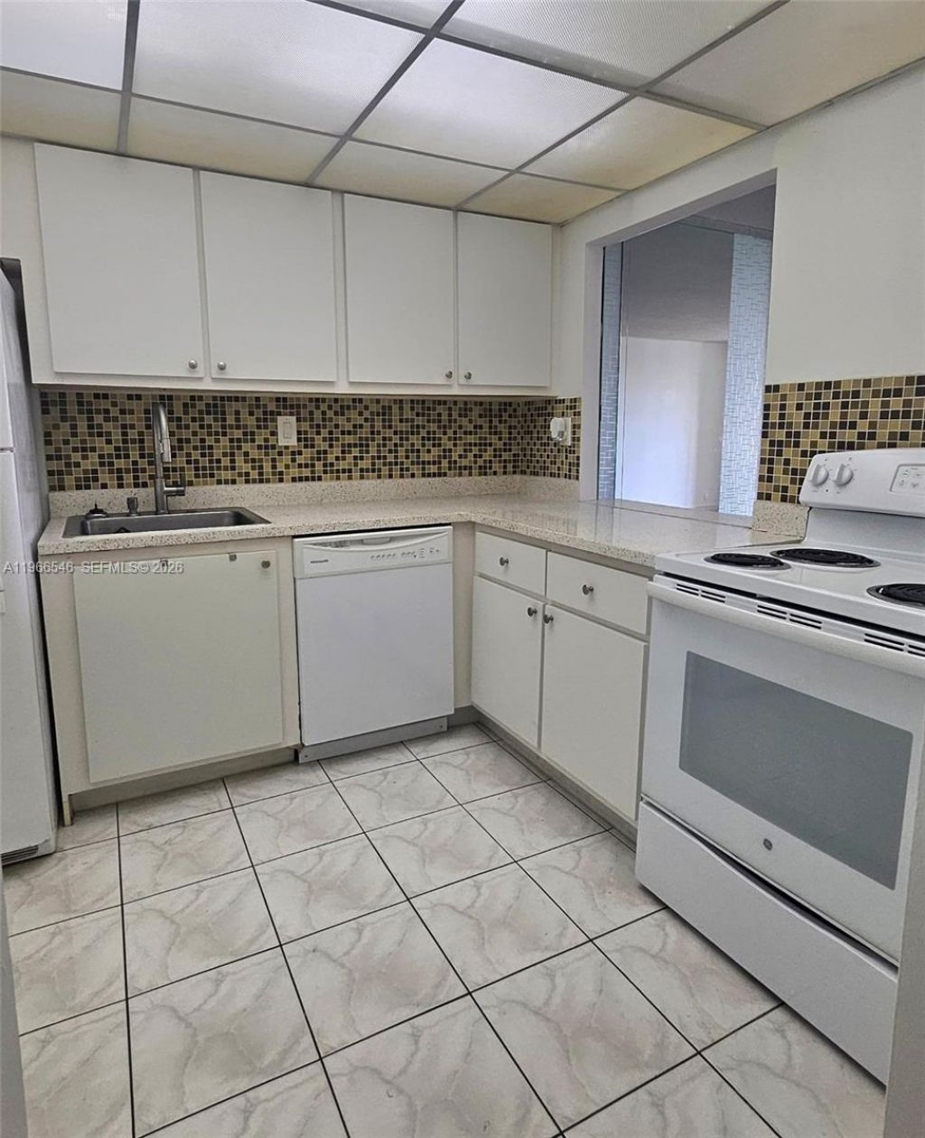 1000 Parkview Dr, Unit 605, Hallandale Beach, FL 33009 Photo