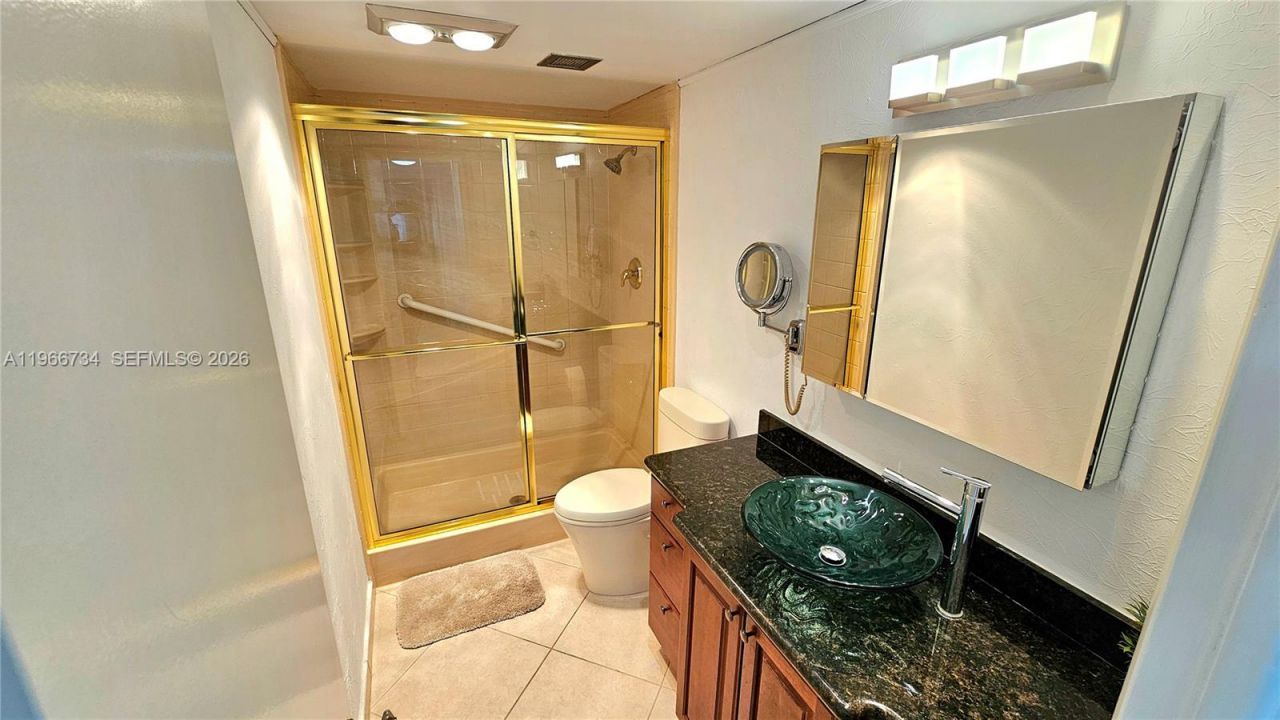 1980 S Ocean Dr, Unit 7F, Hallandale Beach, FL 33009 Photo