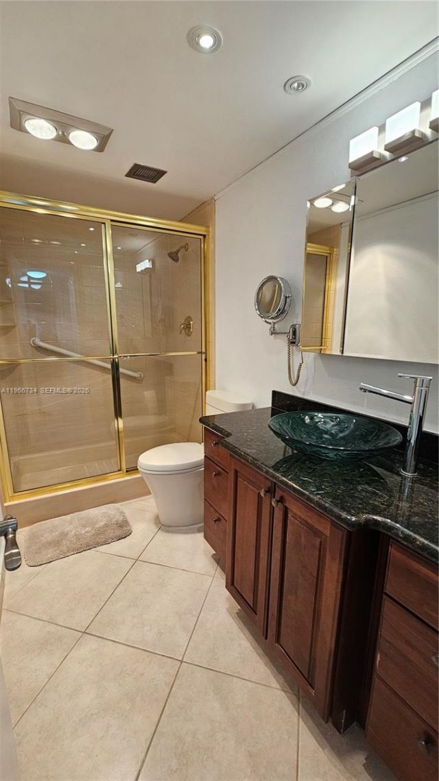 1980 S Ocean Dr, Unit 7F, Hallandale Beach, FL 33009 Photo