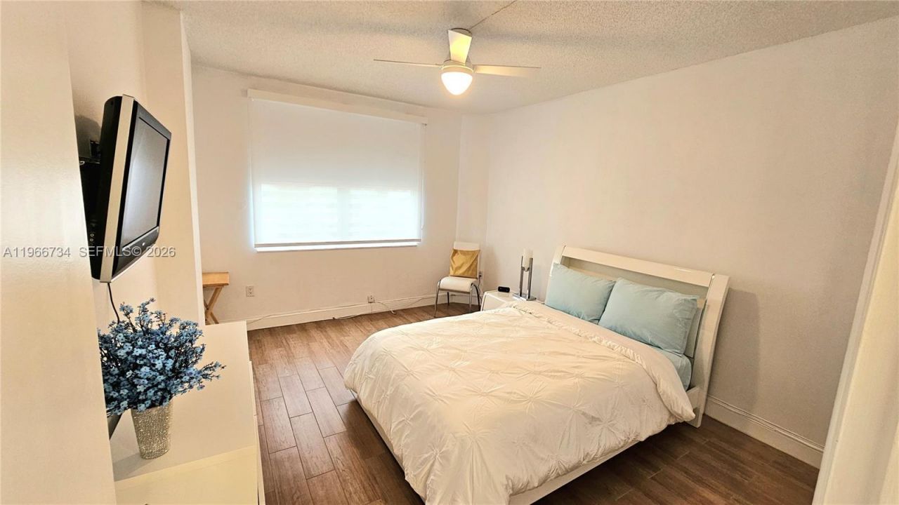 1980 S Ocean Dr, Unit 7F, Hallandale Beach, FL 33009 Photo