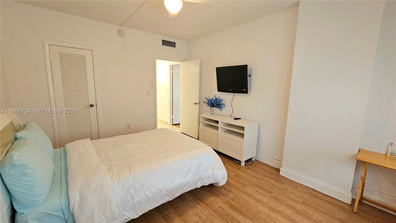 1980 S Ocean Dr, Unit 7F, Hallandale Beach, FL 33009 Photo