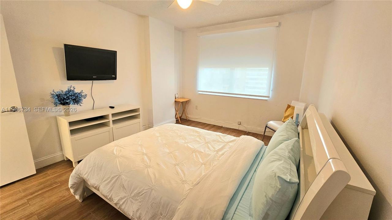 1980 S Ocean Dr, Unit 7F, Hallandale Beach, FL 33009 Photo