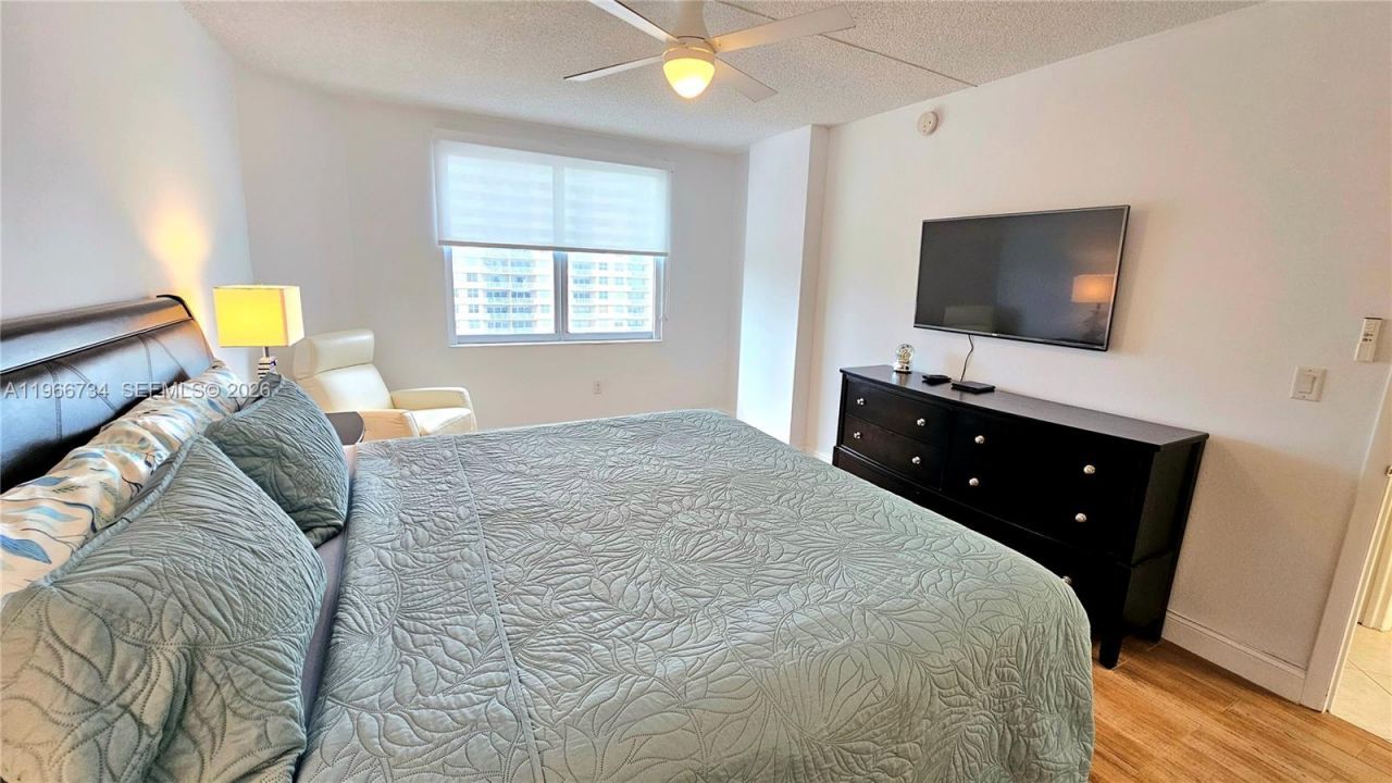 1980 S Ocean Dr, Unit 7F, Hallandale Beach, FL 33009 Photo