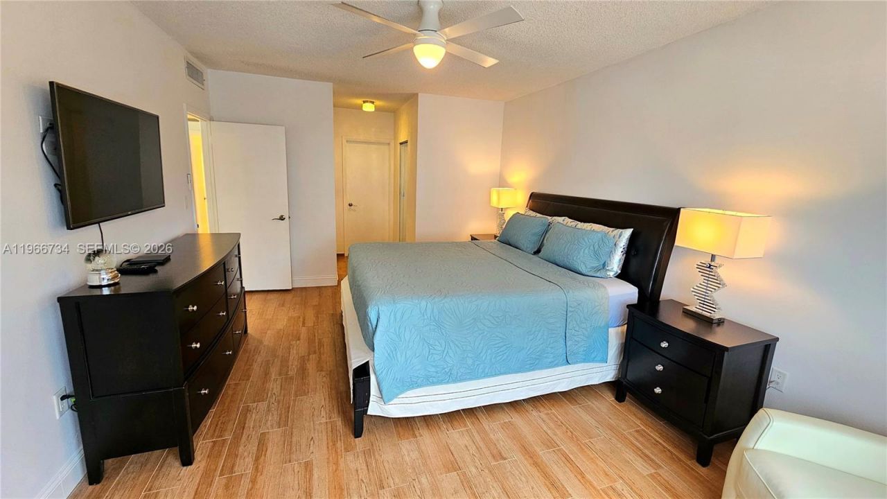 1980 S Ocean Dr, Unit 7F, Hallandale Beach, FL 33009 Photo