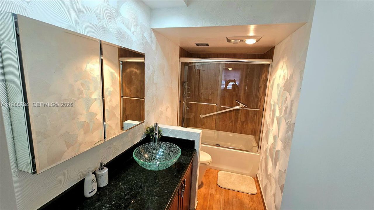 1980 S Ocean Dr, Unit 7F, Hallandale Beach, FL 33009 Photo