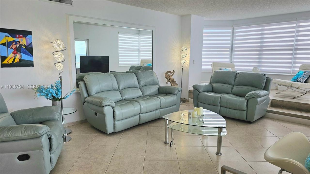 1980 S Ocean Dr, Unit 7F, Hallandale Beach, FL 33009 Photo