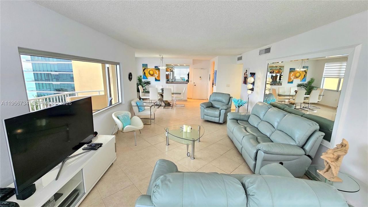 1980 S Ocean Dr, Unit 7F, Hallandale Beach, FL 33009 Photo
