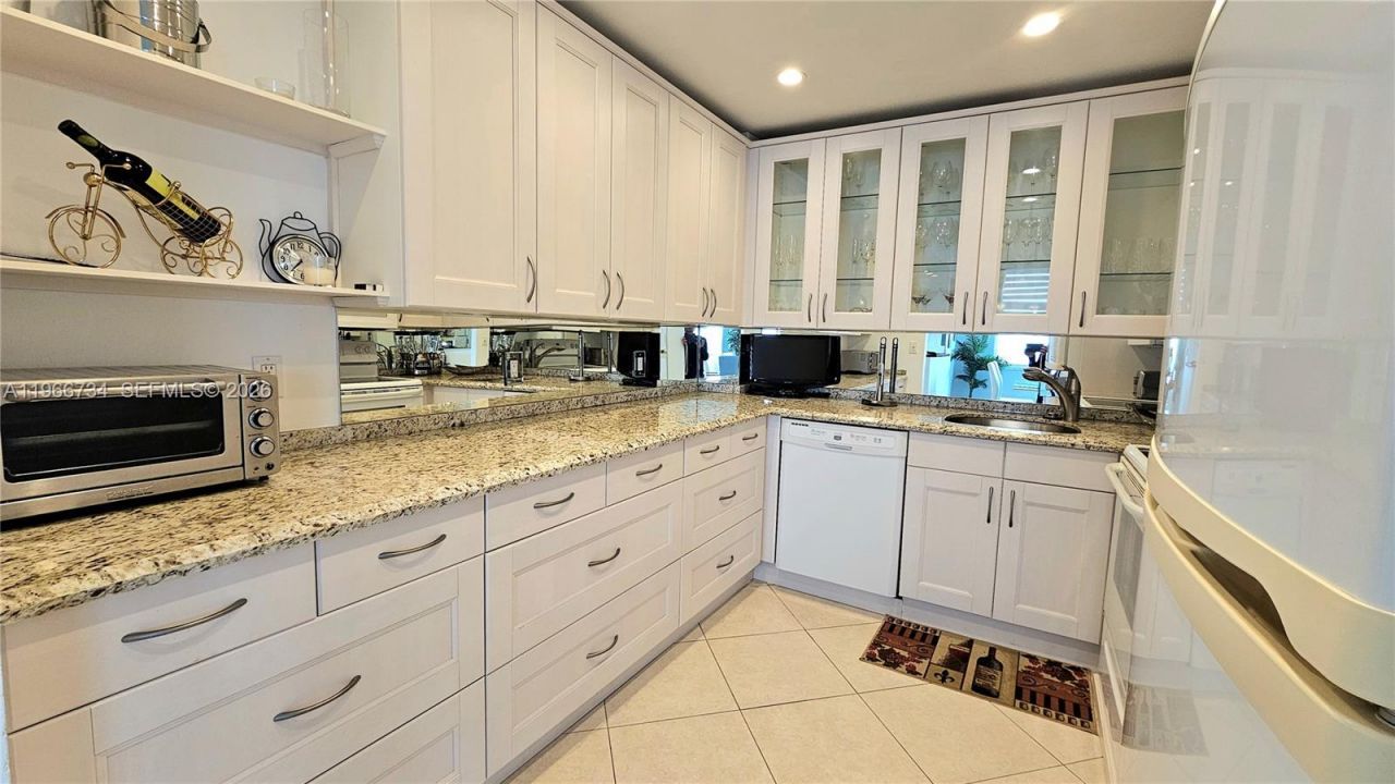 1980 S Ocean Dr, Unit 7F, Hallandale Beach, FL 33009 Photo