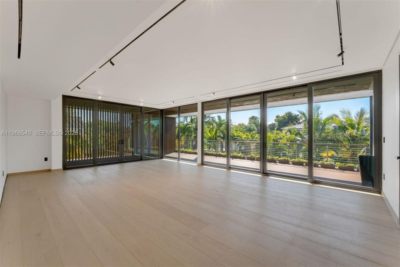 6450 SW 82nd St, Miami, FL 33143 Photo