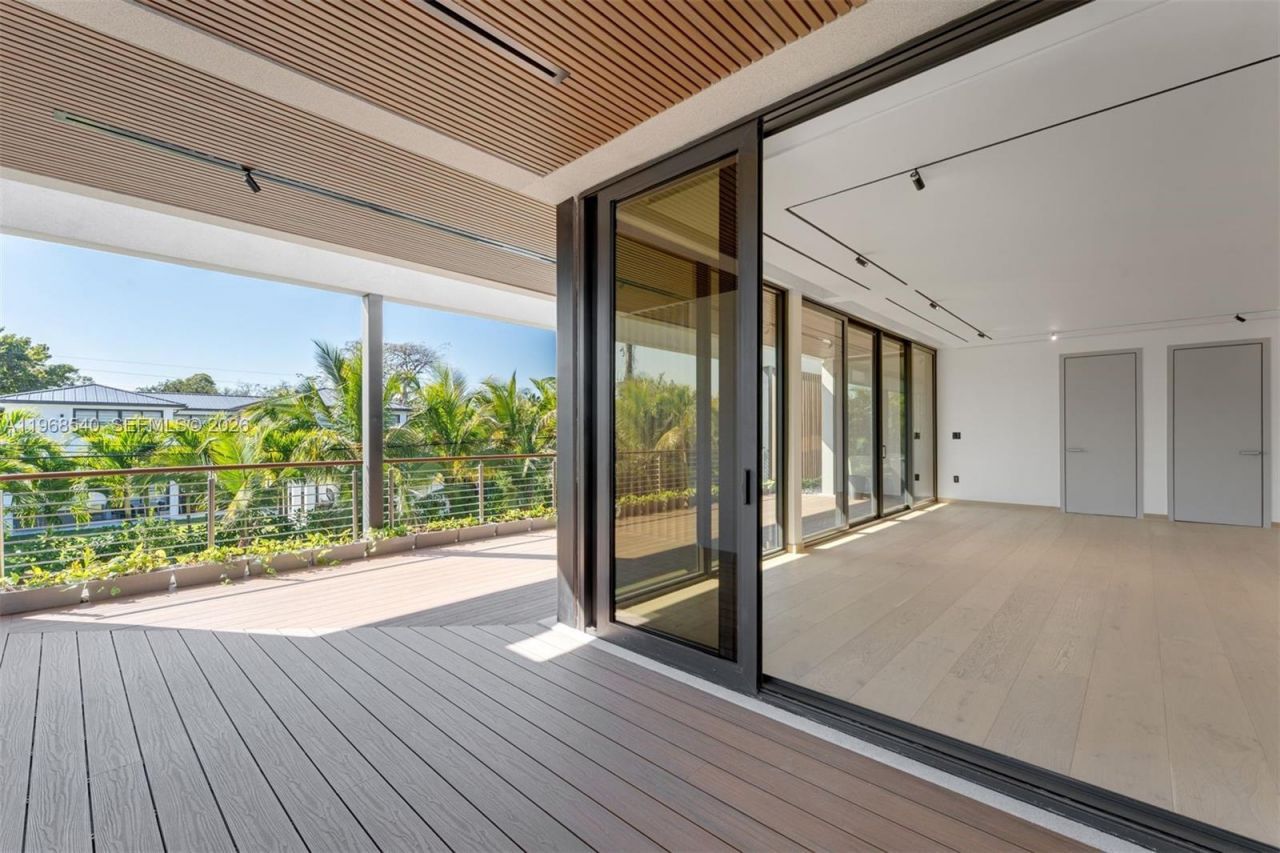 6450 SW 82nd St, Miami, FL 33143 Photo