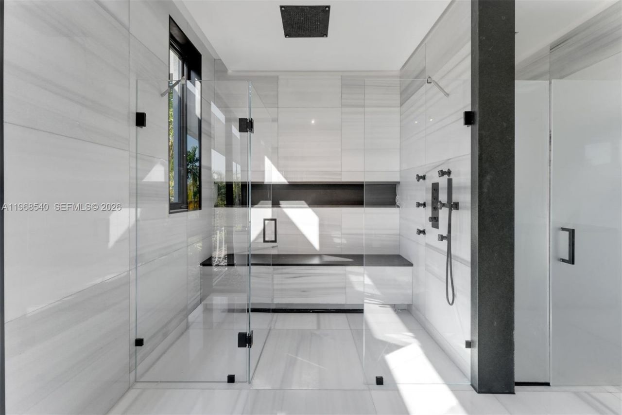 6450 SW 82nd St, Miami, FL 33143 Photo