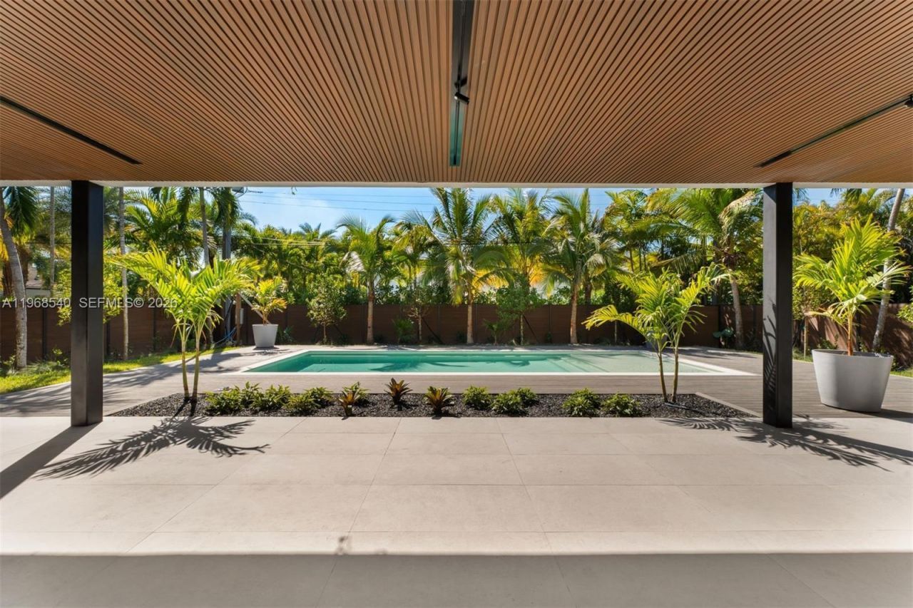 6450 SW 82nd St, Miami, FL 33143 Photo