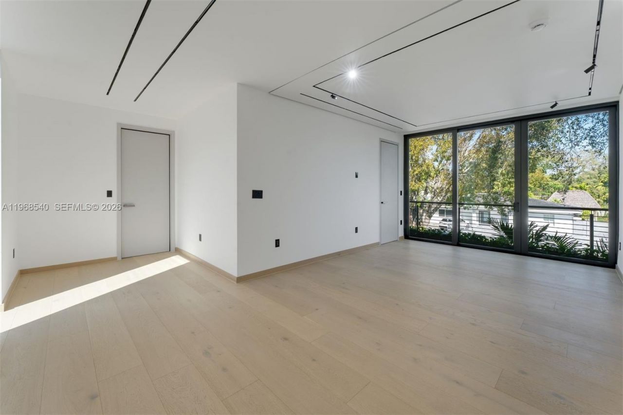 6450 SW 82nd St, Miami, FL 33143 Photo