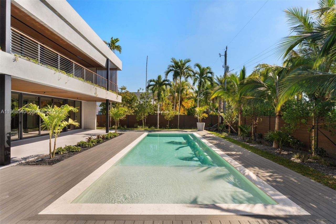 6450 SW 82nd St, Miami, FL 33143 Photo