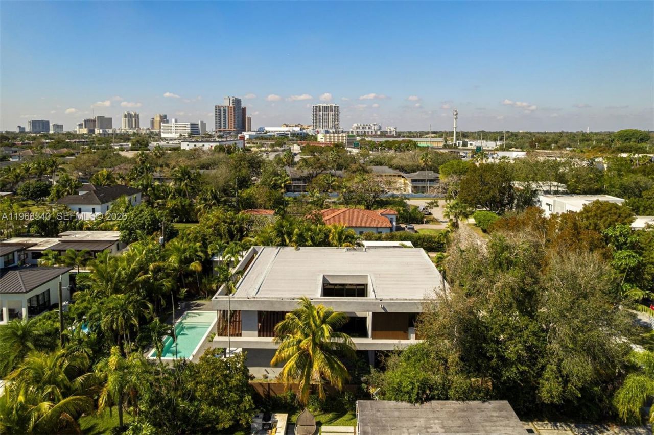 6450 SW 82nd St, Miami, FL 33143 Photo