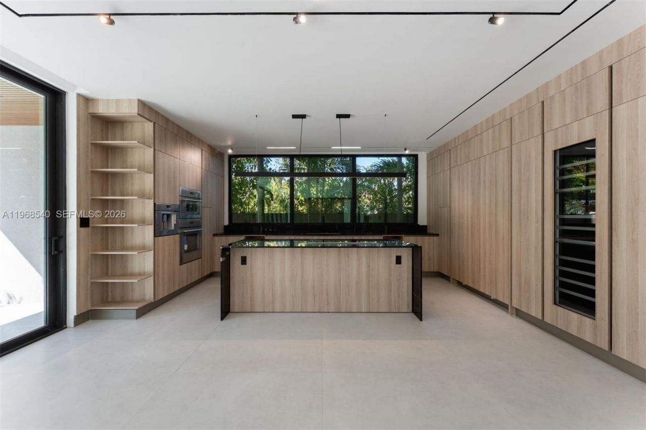 6450 SW 82nd St, Miami, FL 33143 Photo