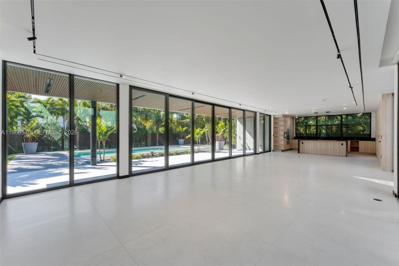 6450 SW 82nd St, Miami, FL 33143 Photo