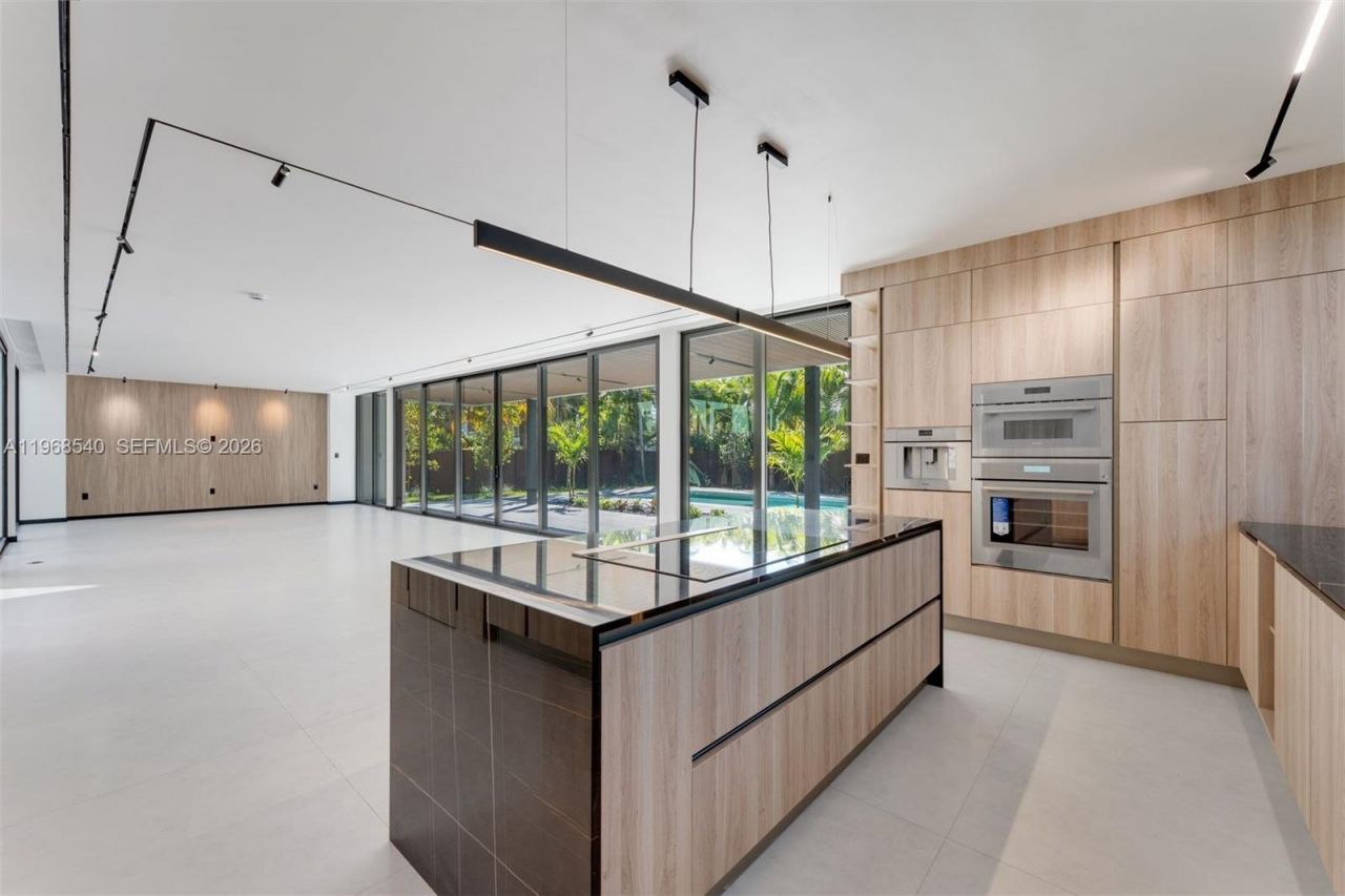 6450 SW 82nd St, Miami, FL 33143 Photo