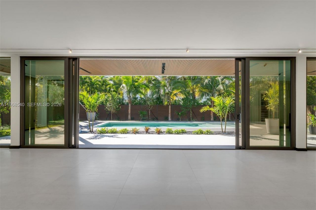 6450 SW 82nd St, Miami, FL 33143 Photo