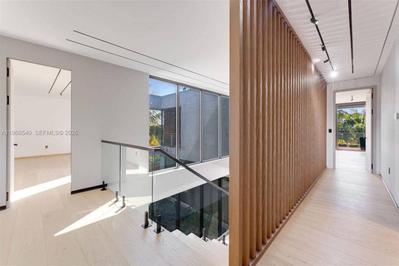 6450 SW 82nd St, Miami, FL 33143 Photo