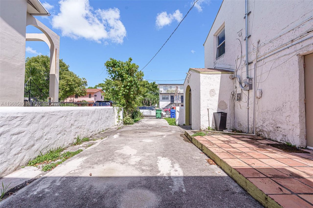 528 SW 21st Ave , Miami, FL 33135 Photo