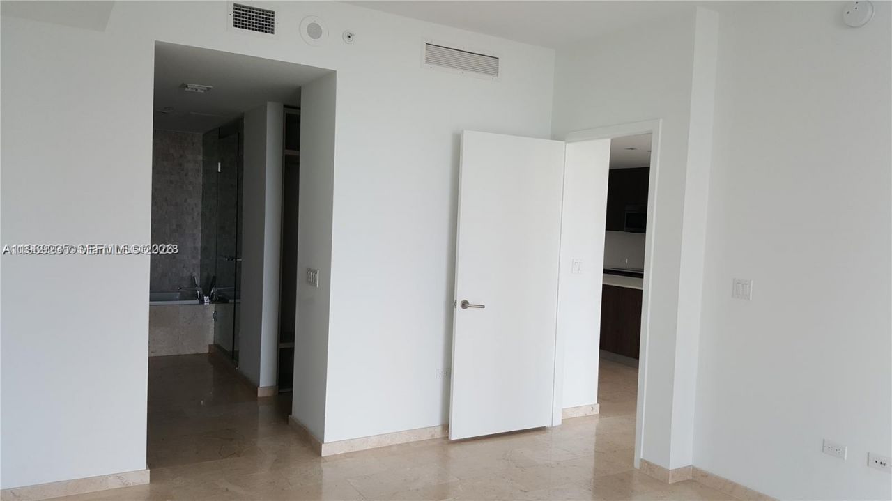 68 SE 6th St , Unit 3305, Miami, FL 33131 Photo