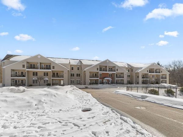 216 Reservoir Street, Unit 202, Holden, MA 01520