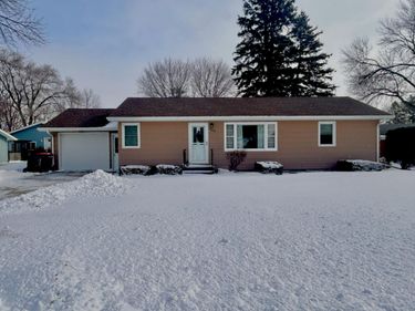 1003 N Renville Street, Winthrop, MN 55396