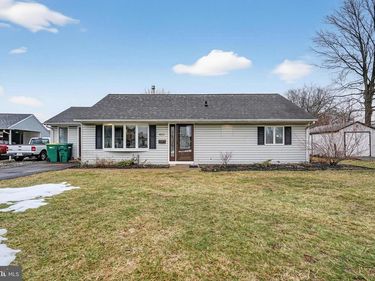 433 AUSTIN CIRCLE, FAIRLESS HILLS, PA 19030