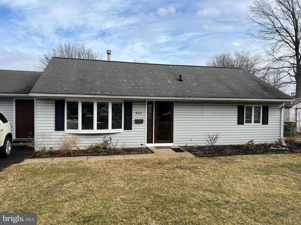 433 AUSTIN CIRCLE , FAIRLESS HILLS, PA 19030