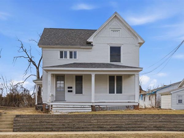 535 8th Ave, Marion, IA 52302