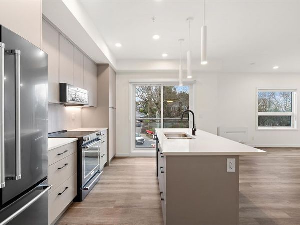 610 Lampson St, Unit #407, Esquimalt, BC V9A 0L4