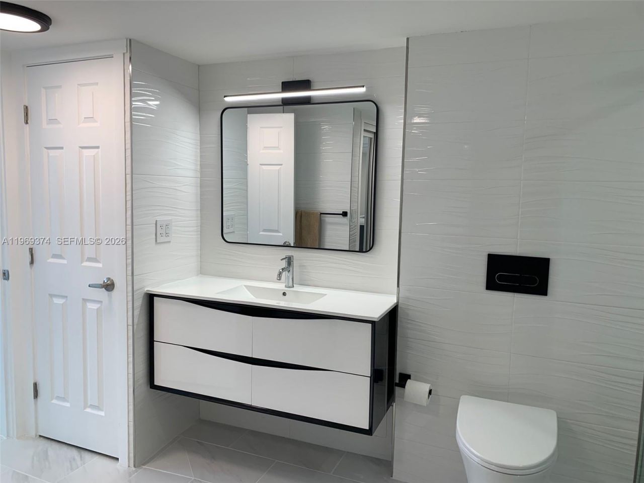 2980 Point East Dr,, Unit D-508, Aventura, FL 33160 Photo