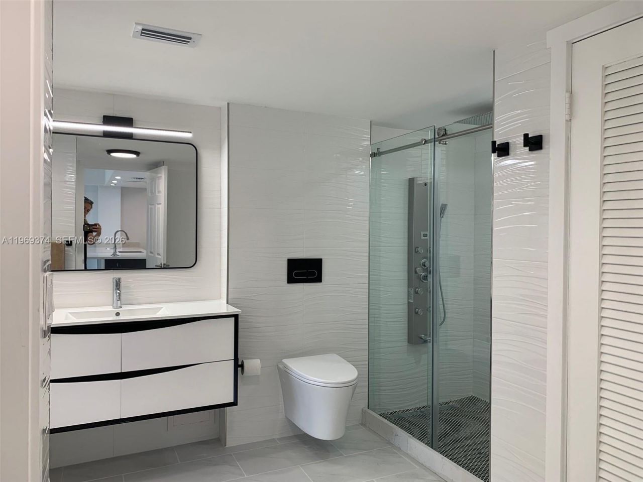 2980 Point East Dr,, Unit D-508, Aventura, FL 33160 Photo