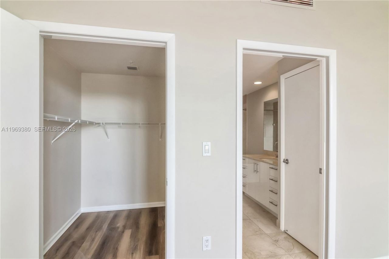 550 Okeechobee Blvd, Unit 527, West Palm Beach, FL 33401 Photo