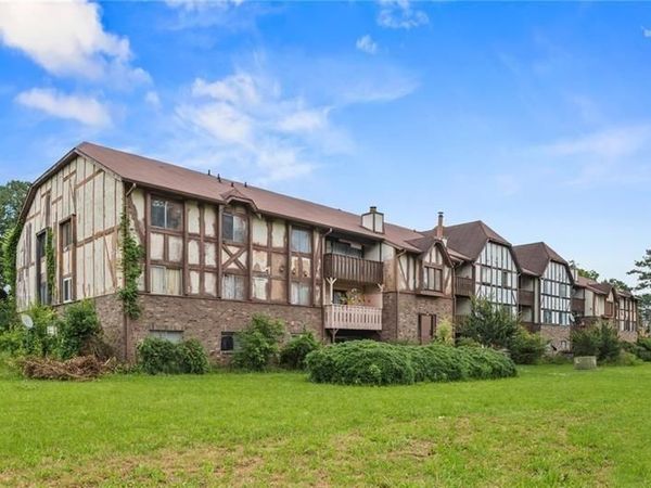 124 Camelot Drive, Atlanta, GA 30349