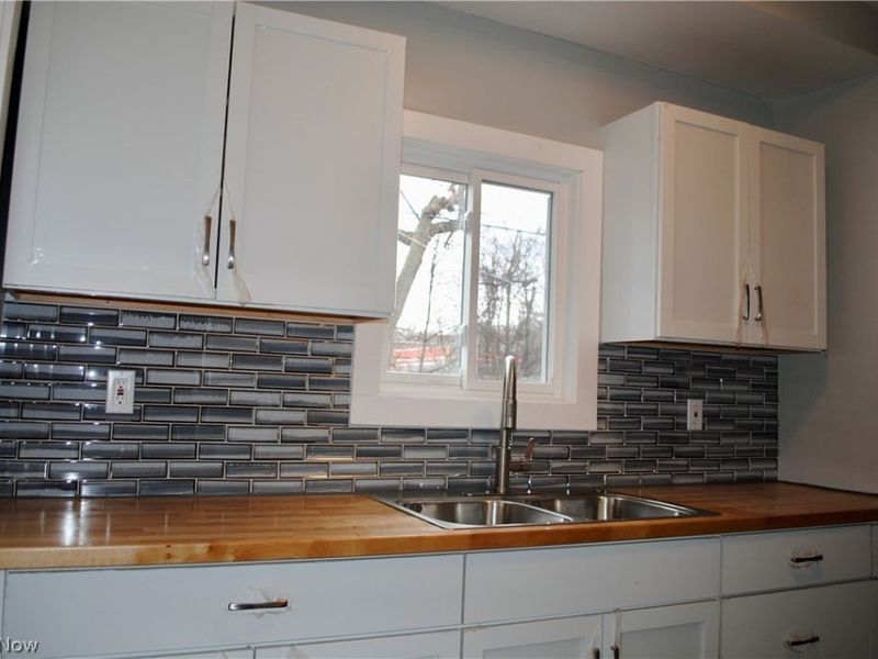 15208 Elderwood Avenue, Cleveland, OH 44112 Photo 6