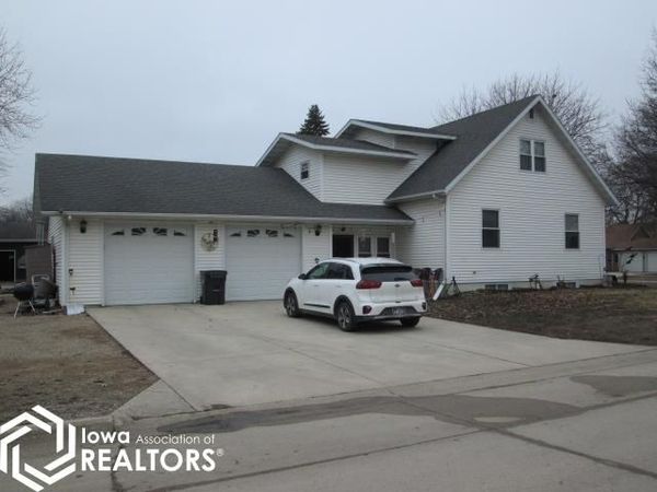 716 1St Street SE, Belmond, IA 50421