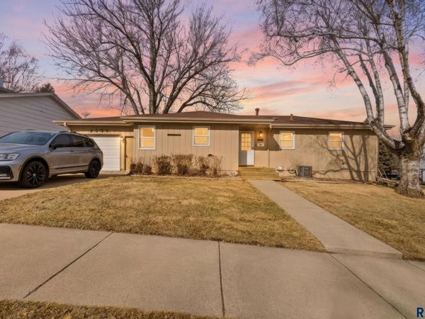2309 S Braemar Dr, Sioux Falls, SD 57105