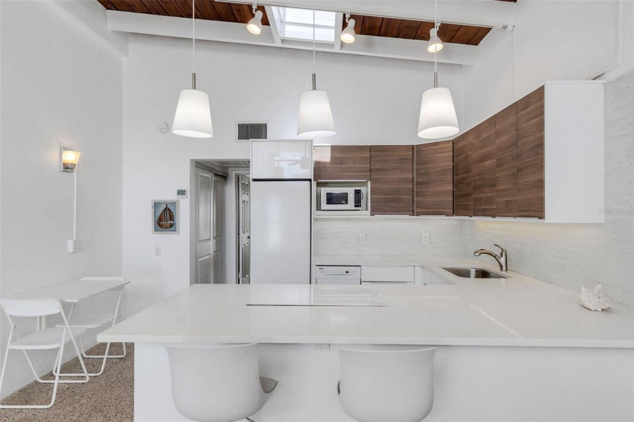 1129 Seaside Drive, Unit 7, Sarasota, FL 34242 Photo