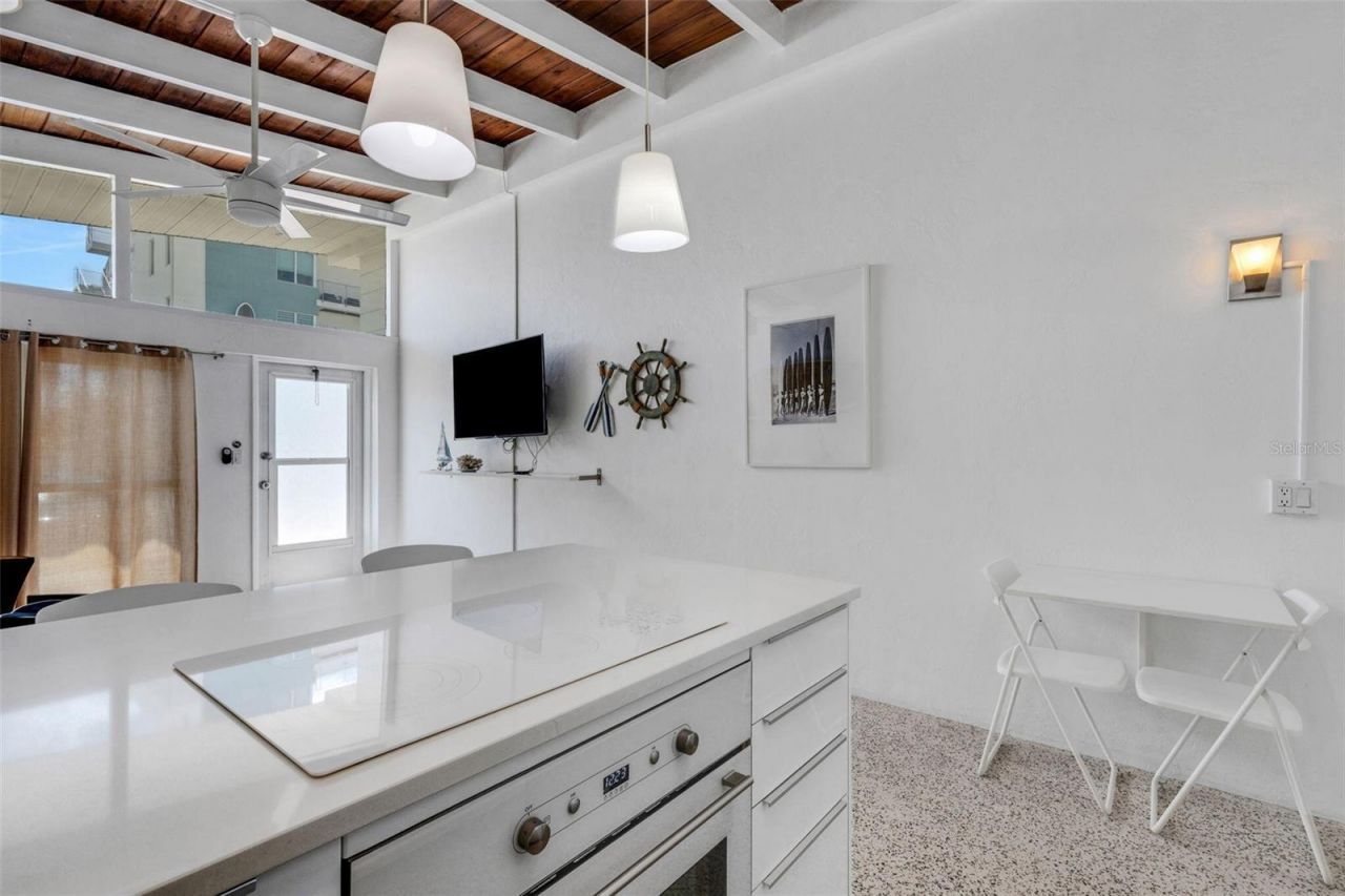 1129 Seaside Drive, Unit 7, Sarasota, FL 34242 Photo