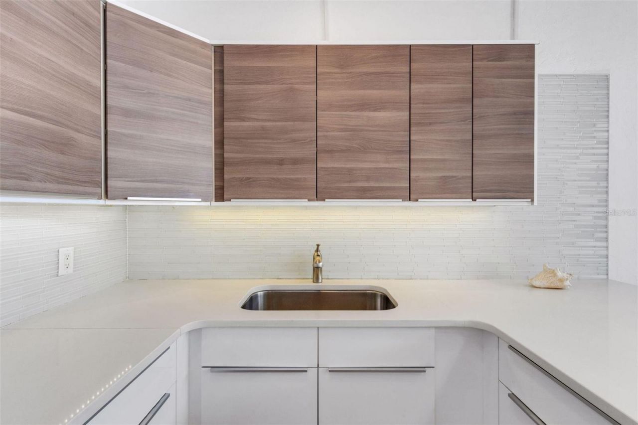 1129 Seaside Drive, Unit 7, Sarasota, FL 34242 Photo