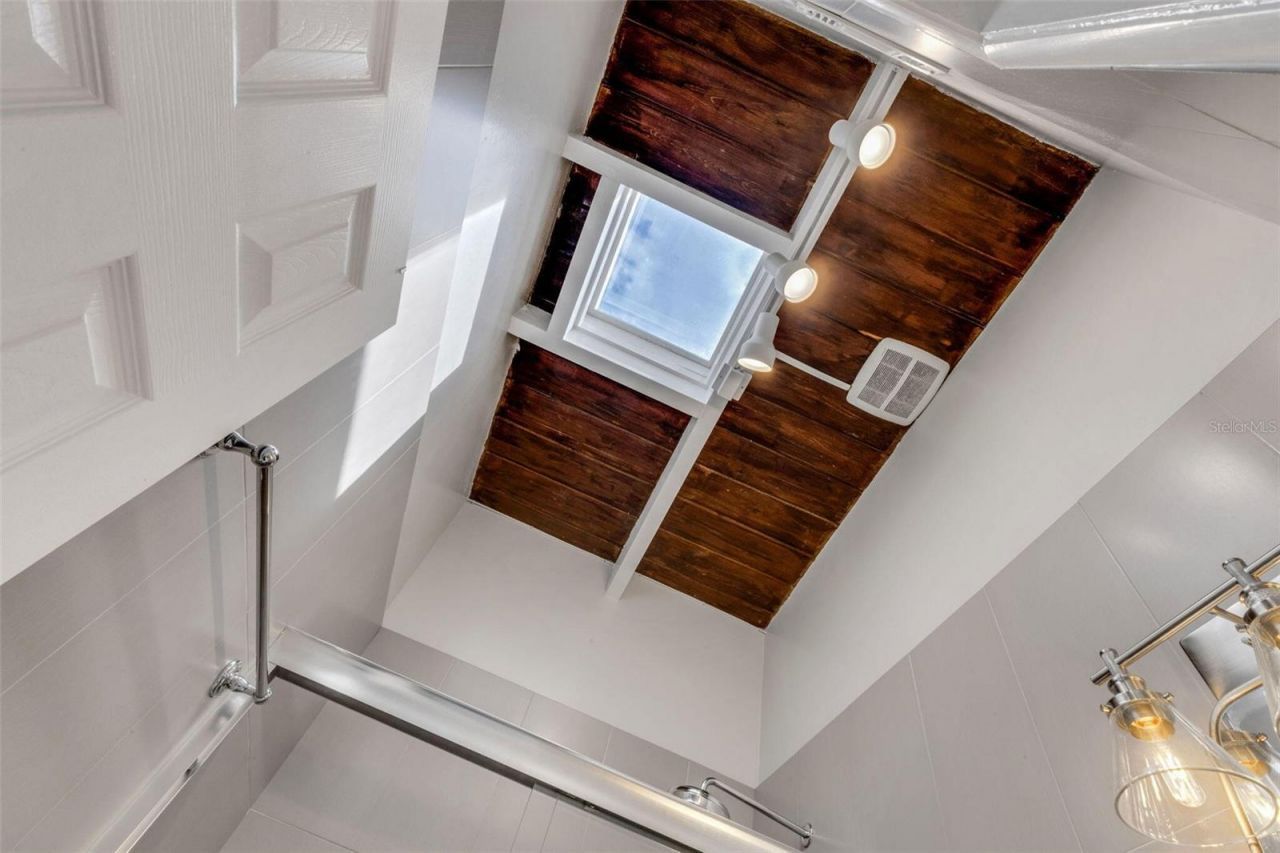 1129 Seaside Drive, Unit 7, Sarasota, FL 34242 Photo