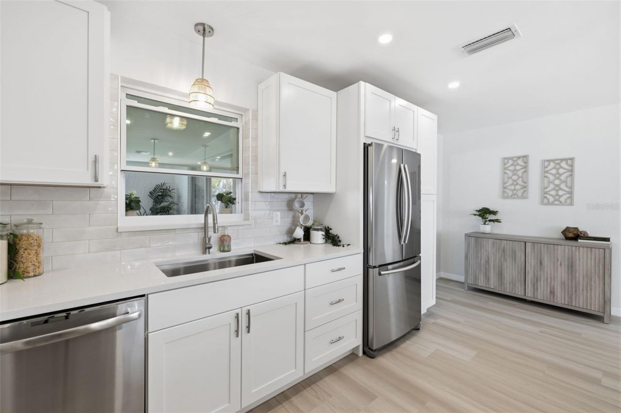 1027 27th Avenue S, Saint Petersburg, FL 33705 Photo