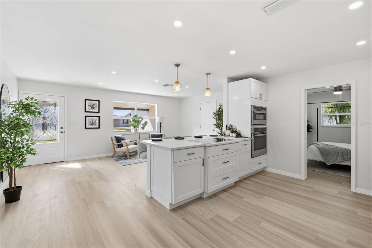 1027 27th Avenue S, Saint Petersburg, FL 33705 Photo