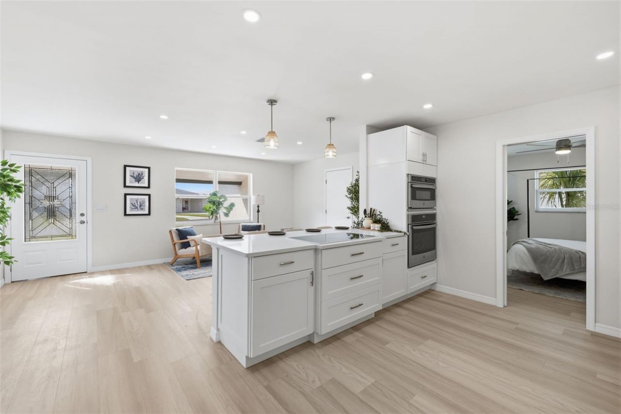 1027 27th Avenue S, Saint Petersburg, FL 33705 Photo